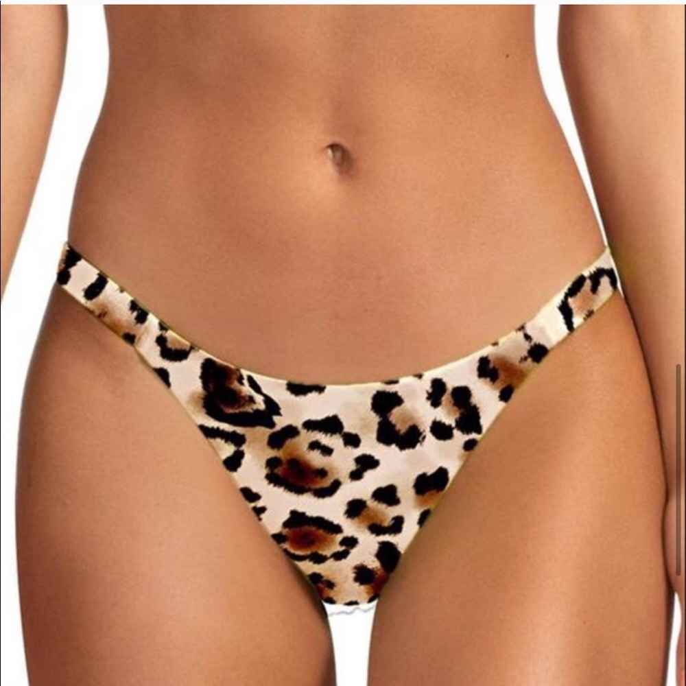 Vitamin A swim snow leopard bottoms NWOT